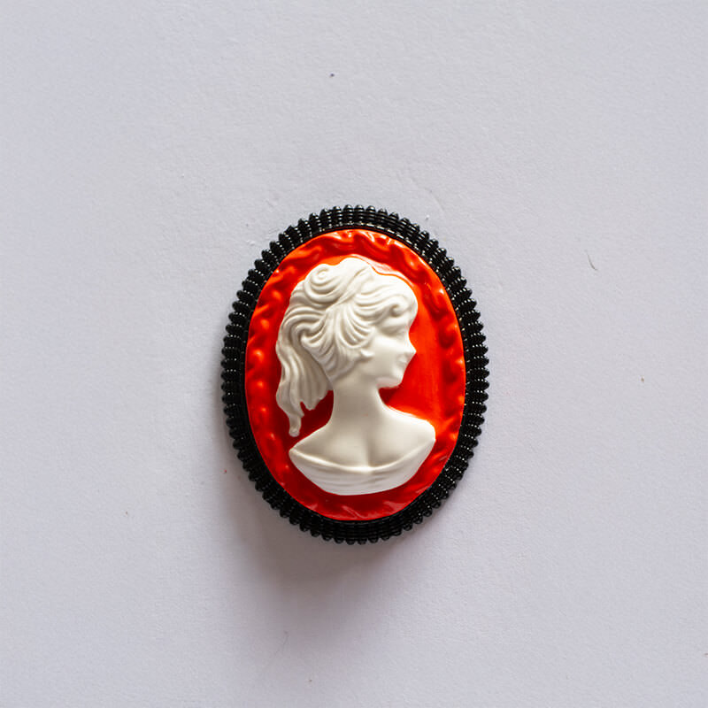 La Belle Olympe Featured La Flamboyante Classique -Support Noir