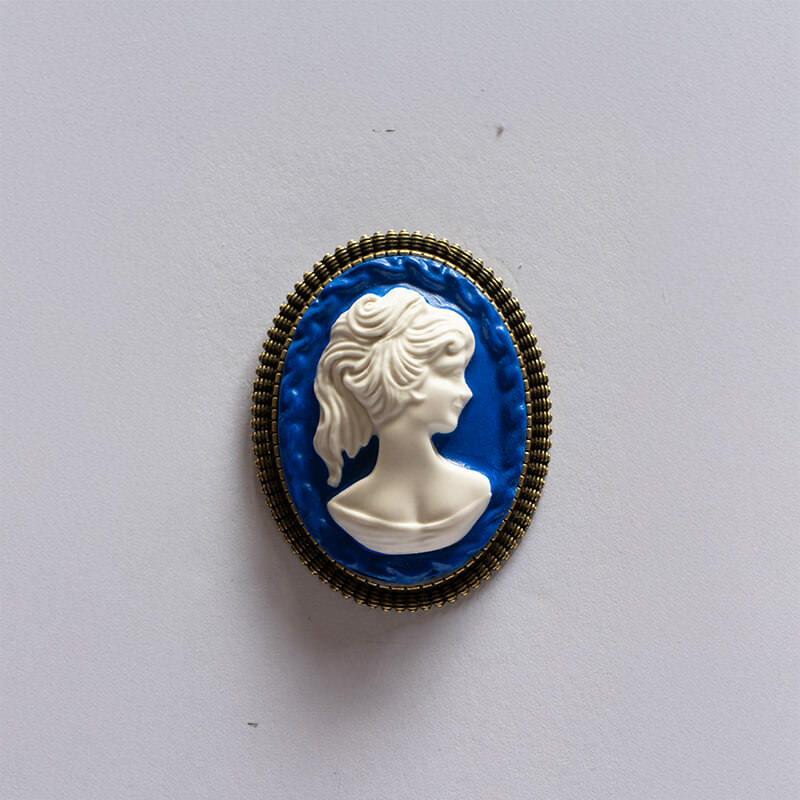 La Belle Olympe - La Rêveuse Classique - Support Vintage