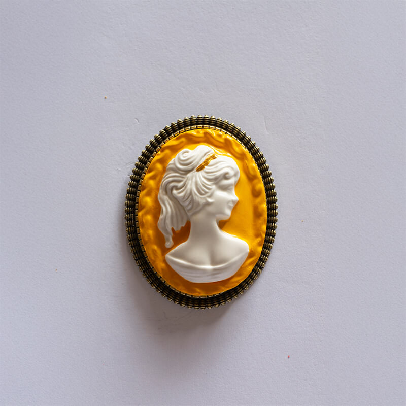 La Belle Olympe - La Solaire Coiffée - Support Vintage