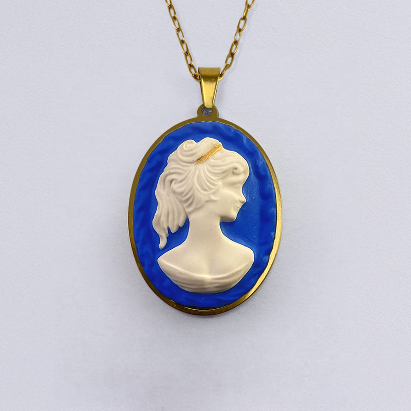 La Belle Olympe Featured Reveuse Pendentif 