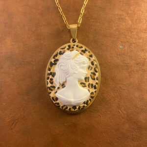 La Belle Olympe Featured Sauvage Pendentif Ambiance 