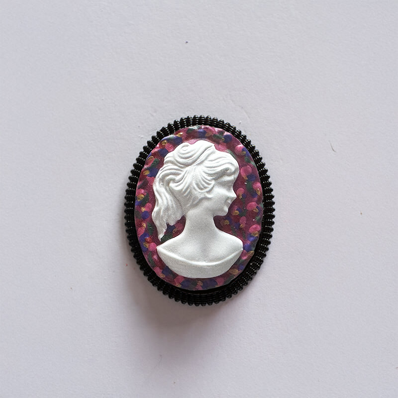 La Belle Olympe Featured Broche Audacieuse Classique Fleurie Noire 