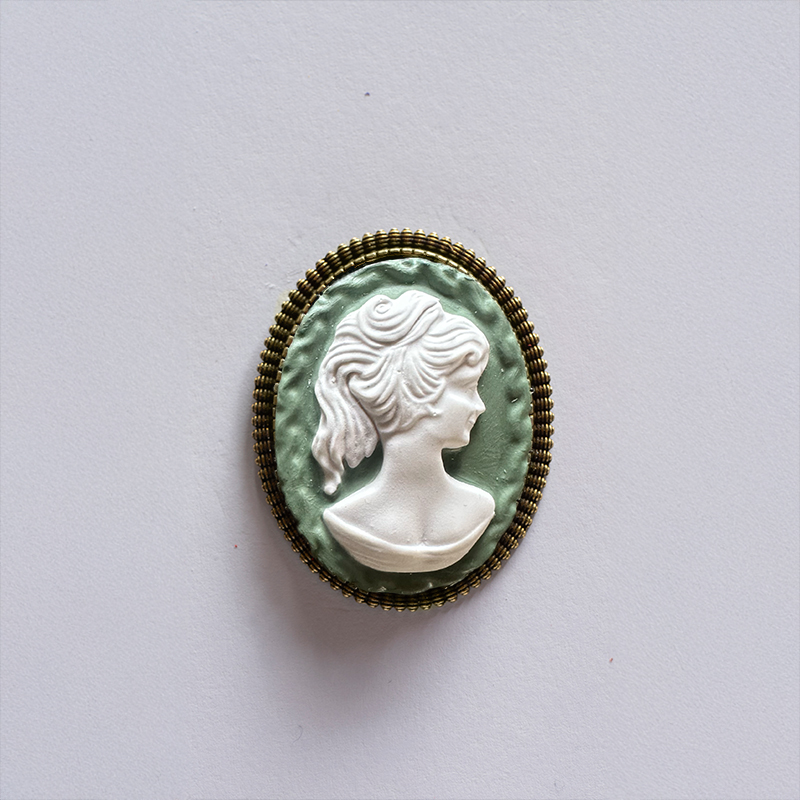 La Belle Olympe Featured Broche Pensive Clas Vint 