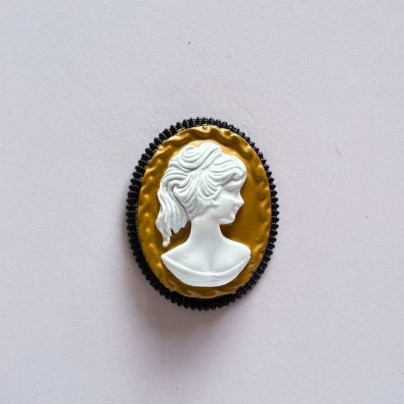 La Belle Olympe Featured Broche Sereine Classique Noire 