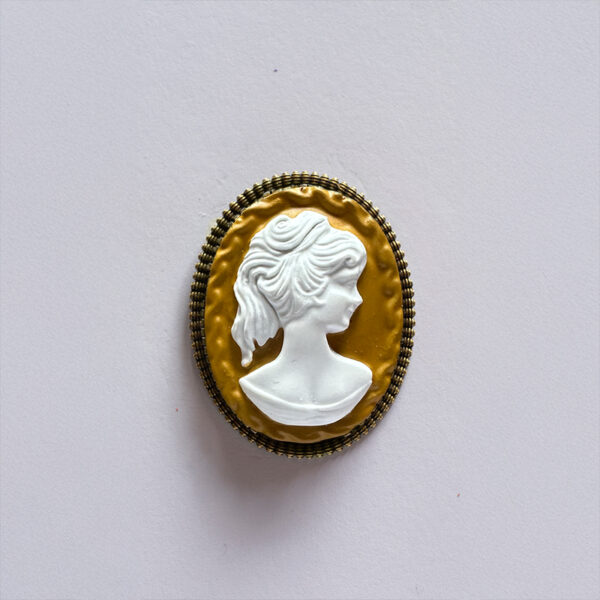 La Belle Olympe Featured Broche Sereine Classique Vintage 