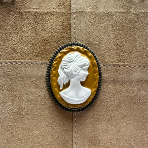 La Belle Olympe Featured Broche Sereine Classique Vintage Nubuk 