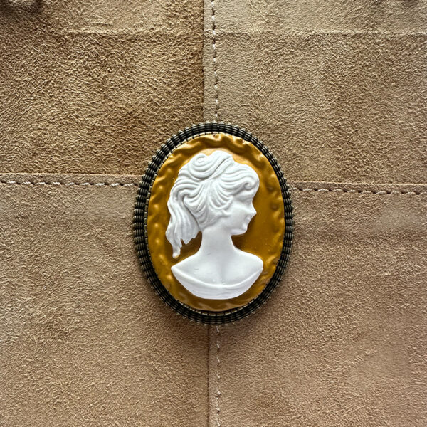 La Belle Olympe Featured Broche Sereine Classique Vintage Nubuk 