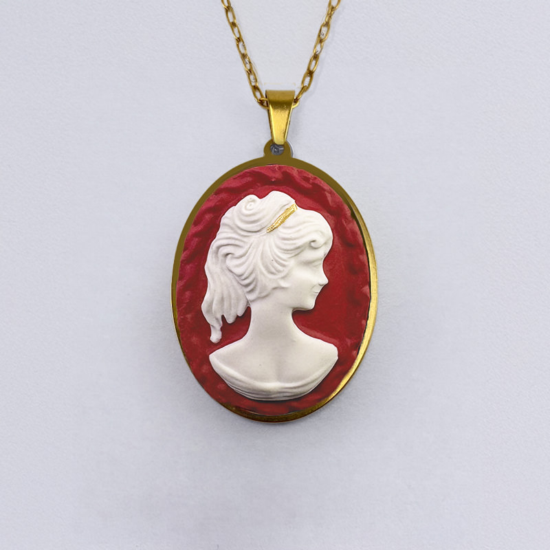 La Belle Olympe Featured Guerriere Pendentif 