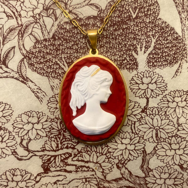 La Belle Olympe Featured Guerriere Pendentif Ambiance 