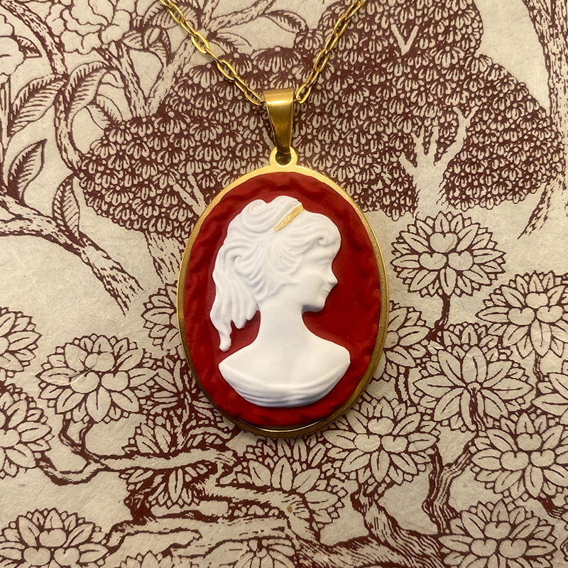 La Belle Olympe Featured Guerriere Pendentif Ambiance 