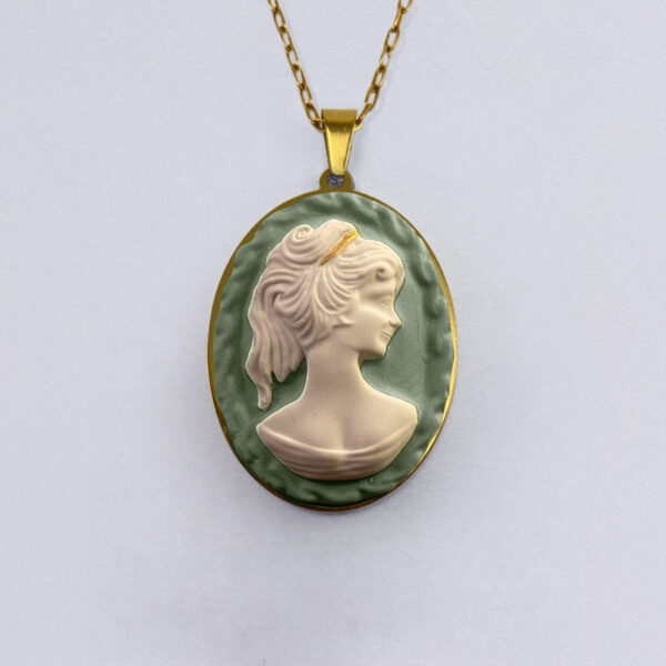 La Belle Olympe Featured Pensive Pendentif 