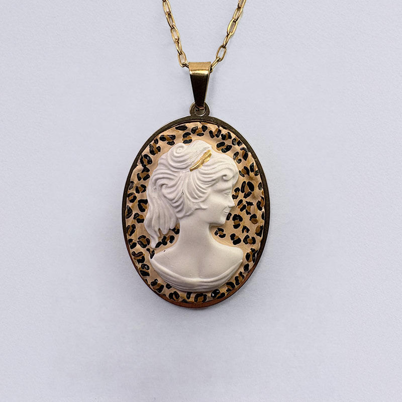 La Belle Olympe Featured Sauvage Pendentif 