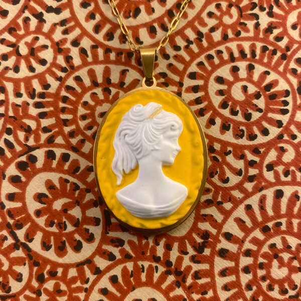 La Belle Olympe Featured Solaire Pendentif Ambiance