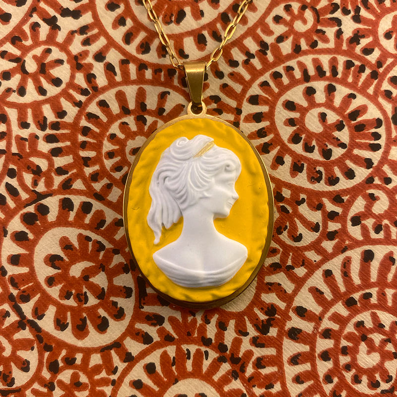 La Belle Olympe Featured Solaire Pendentif Ambiance 