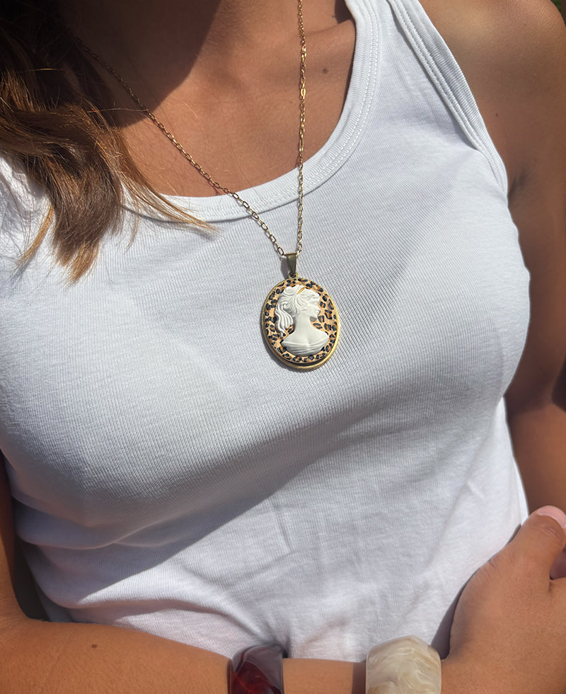 La Belle Olympe Sauvage Pendentif Porte 