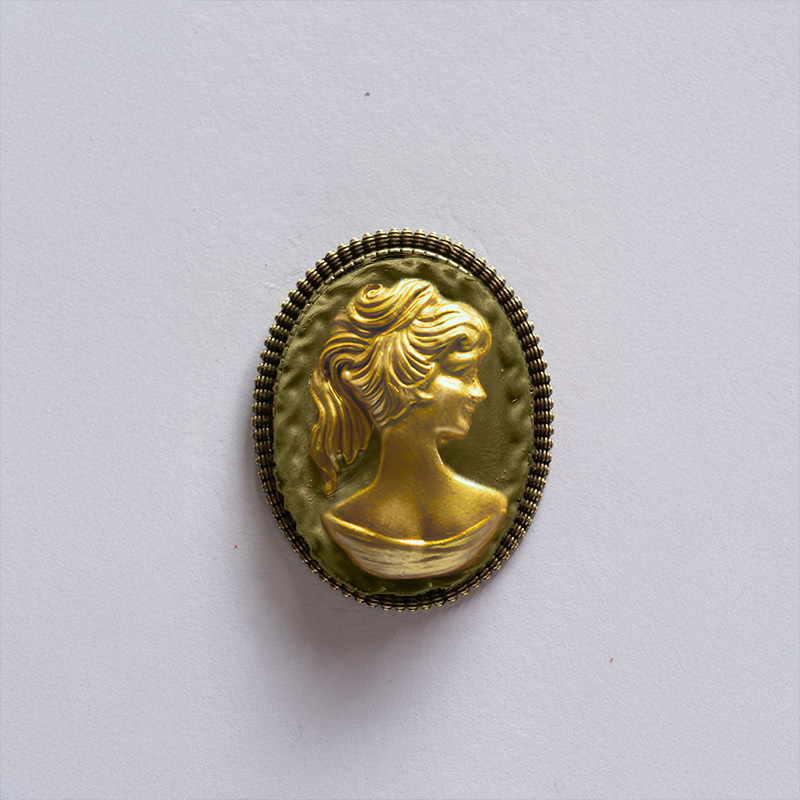 La Belle Olympe Pensive Olive Broche Royale Vintage Vintage 