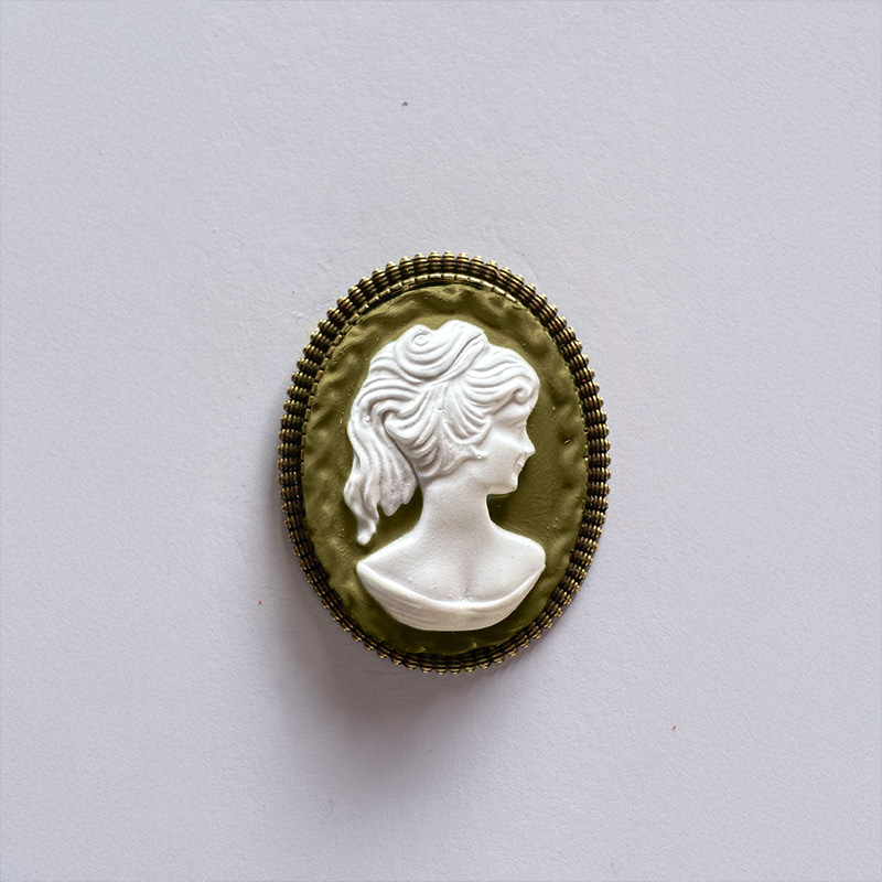 La Belle Olympe Pensive Olive Broche Vintage 