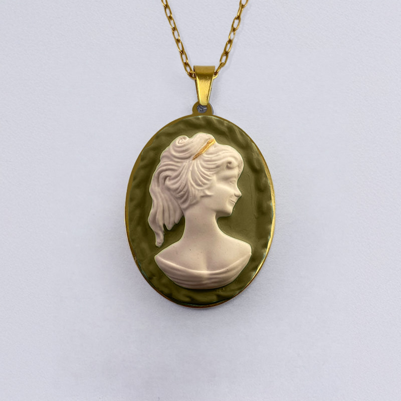 La Belle Olympe Pensive Olive Pendentif Coiffee 
