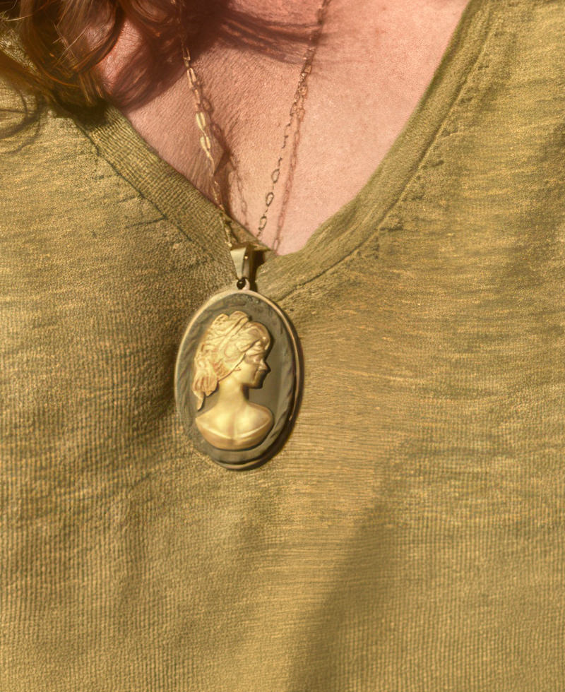 La Belle Olympe Romantique Pendentif Porté