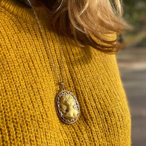 La Belle Olympe Sauvage Royale Pendentif Porte 
